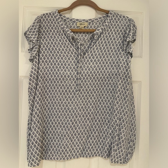 Blue and white flutter sleeve blouse - Picture 1 of 3